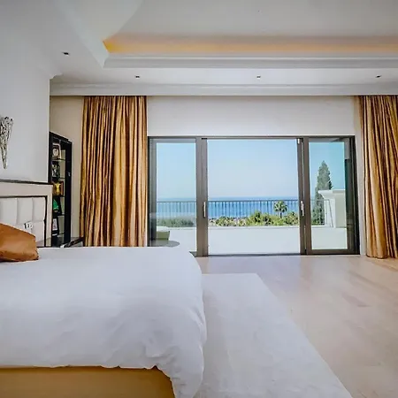 Chalet Mediterranean Villa In Sierra Blanca